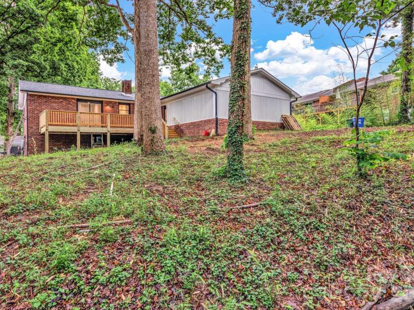 4 Barnes Road, Asheville, NC 28803.  MLS# CAR4379264, YatesRealty ID 27870. 