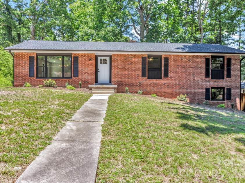 4 Barnes Road, Asheville, NC 28803.  MLS# CAR4379264, YatesRealty ID 27870. 