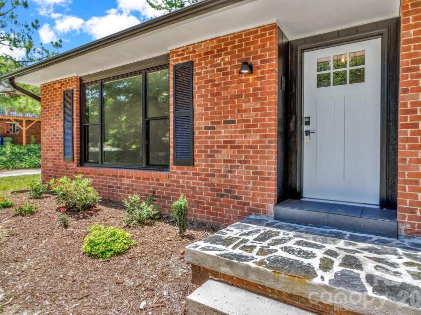 4 Barnes Road, Asheville, NC 28803.  MLS# CAR4379264, YatesRealty ID 27870. 