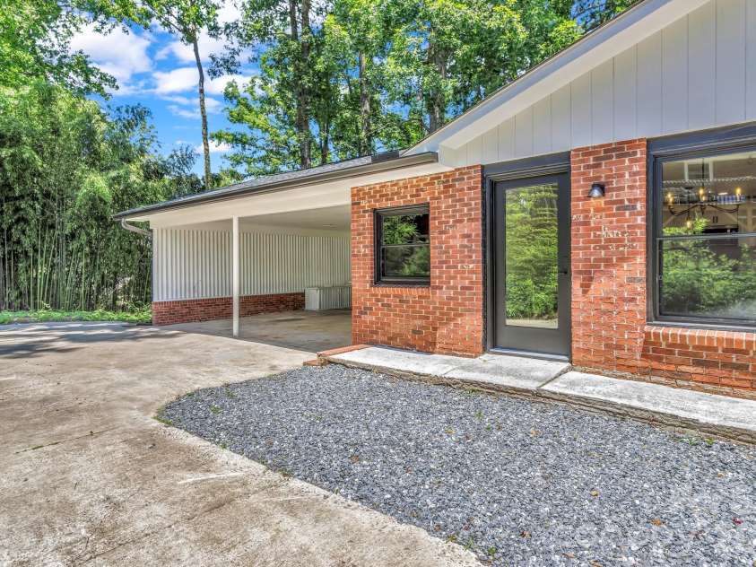4 Barnes Road, Asheville, NC 28803.  MLS# CAR4379264, YatesRealty ID 27870. 