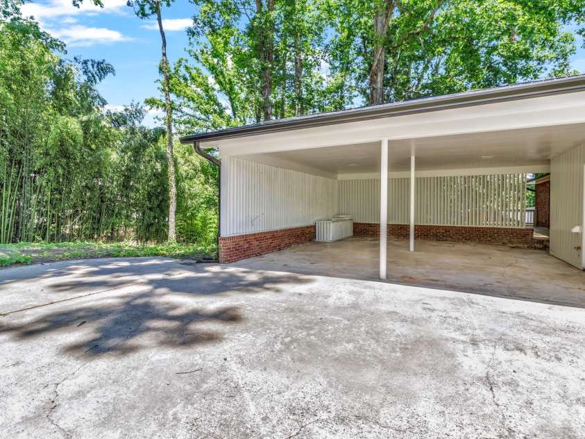 4 Barnes Road, Asheville, NC 28803.  MLS# CAR4379264, YatesRealty ID 27870. 