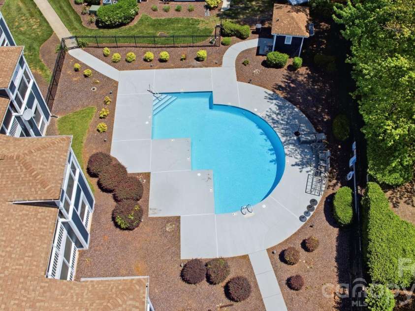 17515 Tuscany Lane, Cornelius, NC 28031.  MLS# CAR4379416, YatesRealty ID 27871. 