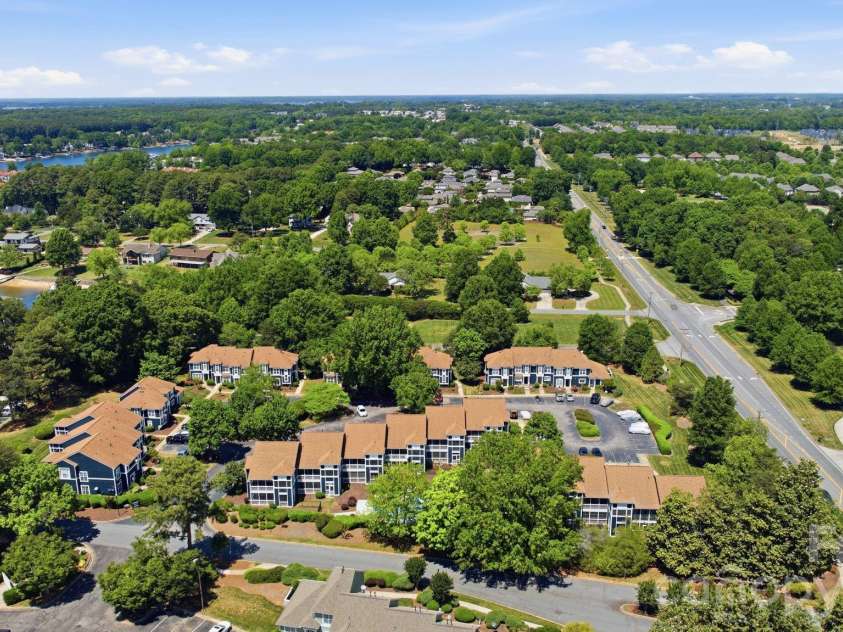 17515 Tuscany Lane, Cornelius, NC 28031.  MLS# CAR4379416, YatesRealty ID 27871. 