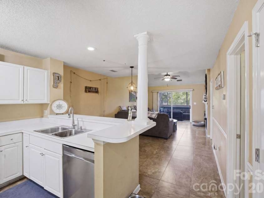 17515 Tuscany Lane, Cornelius, NC 28031.  MLS# CAR4379416, YatesRealty ID 27871. 