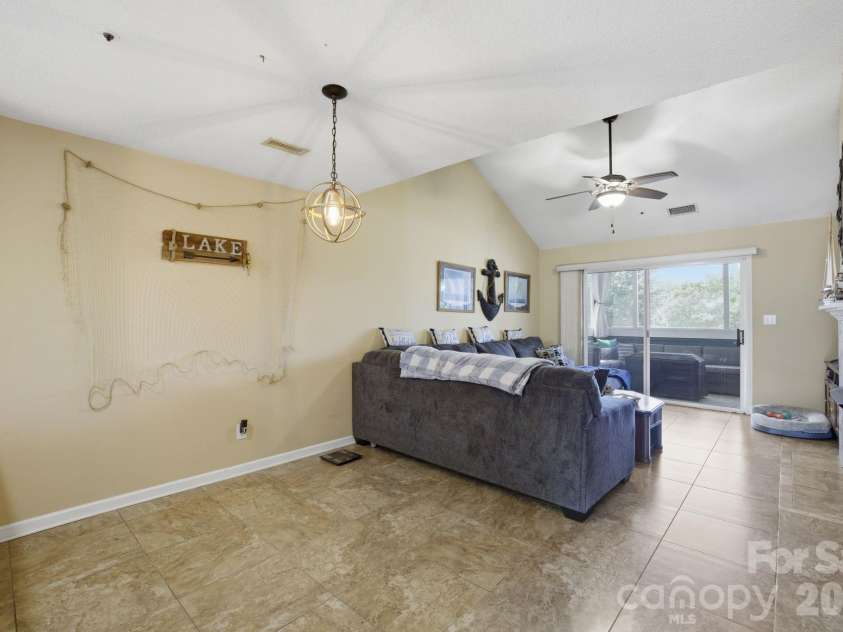 17515 Tuscany Lane, Cornelius, NC 28031.  MLS# CAR4379416, YatesRealty ID 27871. 