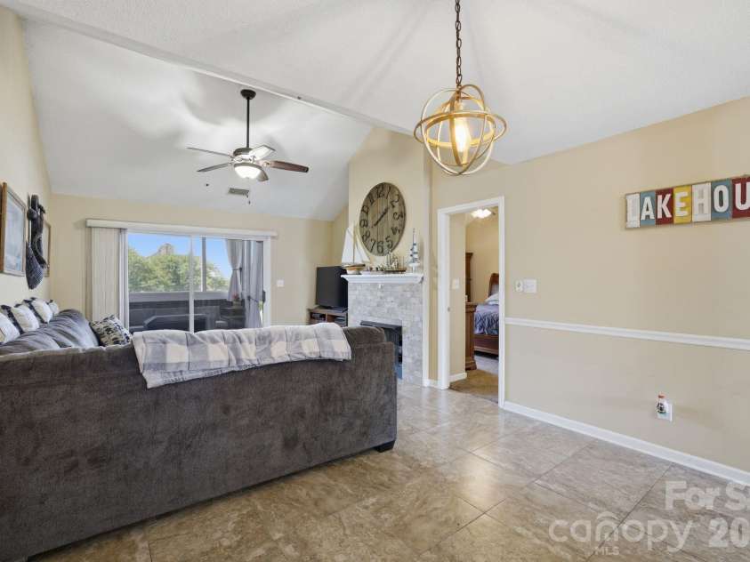 17515 Tuscany Lane, Cornelius, NC 28031.  MLS# CAR4379416, YatesRealty ID 27871. 