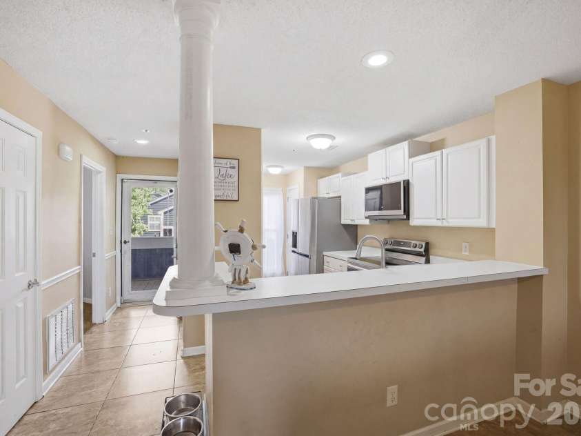 17515 Tuscany Lane, Cornelius, NC 28031.  MLS# CAR4379416, YatesRealty ID 27871. 