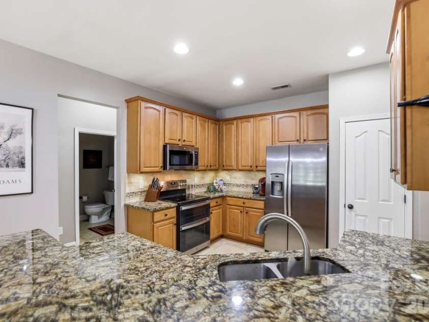 9118 Spratt Lane, Waxhaw, NC 28173.  MLS# CAR4382798, YatesRealty ID 27872. 