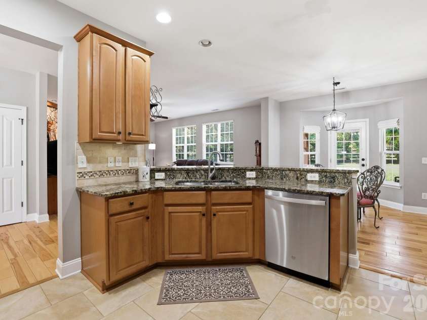 9118 Spratt Lane, Waxhaw, NC 28173.  MLS# CAR4382798, YatesRealty ID 27872. 