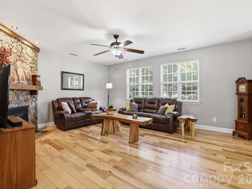 9118 Spratt Lane, Waxhaw, NC 28173.  MLS# CAR4382798, YatesRealty ID 27872. 