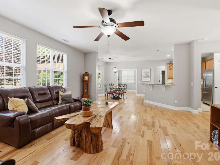 9118 Spratt Lane, Waxhaw, NC 28173.  MLS# CAR4382798, YatesRealty ID 27872. 