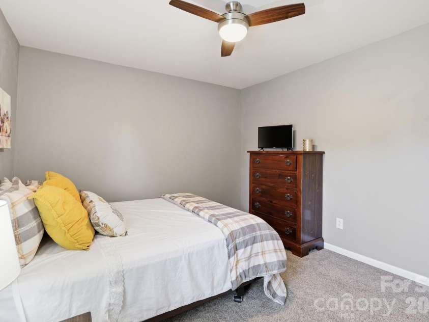 9118 Spratt Lane, Waxhaw, NC 28173.  MLS# CAR4382798, YatesRealty ID 27872. 