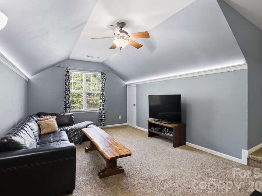 9118 Spratt Lane, Waxhaw, NC 28173.  MLS# CAR4382798, YatesRealty ID 27872. 