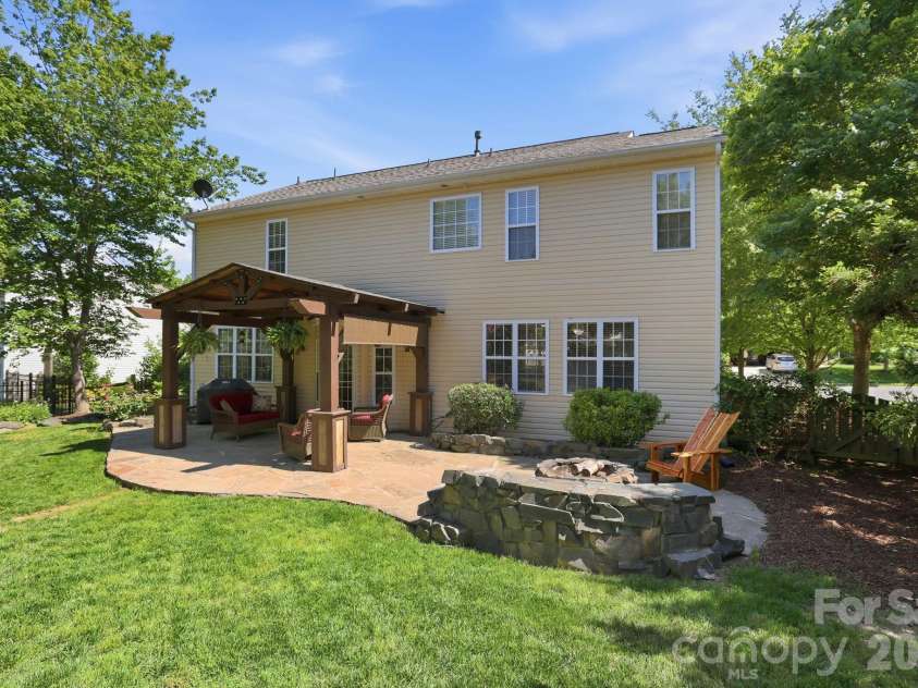 9118 Spratt Lane, Waxhaw, NC 28173.  MLS# CAR4382798, YatesRealty ID 27872. 