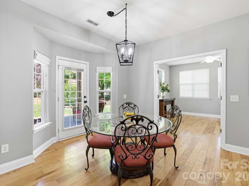 9118 Spratt Lane, Waxhaw, NC 28173.  MLS# CAR4382798, YatesRealty ID 27872. Breakfast Eat In