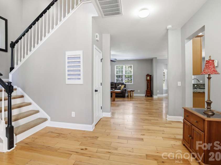 9118 Spratt Lane, Waxhaw, NC 28173.  MLS# CAR4382798, YatesRealty ID 27872. Foyer