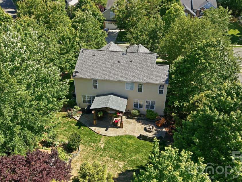 9118 Spratt Lane, Waxhaw, NC 28173.  MLS# CAR4382798, YatesRealty ID 27872. Lush Landscaping