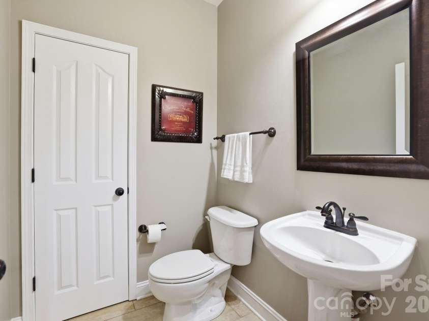 9118 Spratt Lane, Waxhaw, NC 28173.  MLS# CAR4382798, YatesRealty ID 27872. Powder Room