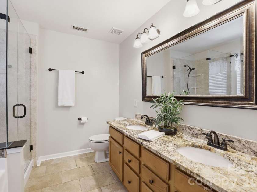 9118 Spratt Lane, Waxhaw, NC 28173.  MLS# CAR4382798, YatesRealty ID 27872. Primary Bath