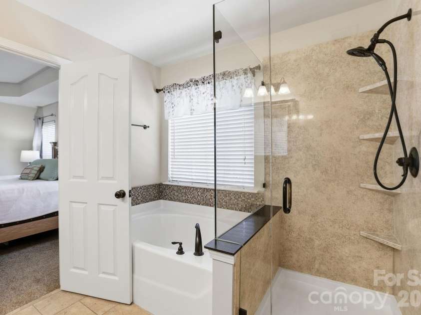 9118 Spratt Lane, Waxhaw, NC 28173.  MLS# CAR4382798, YatesRealty ID 27872. Primary Bath