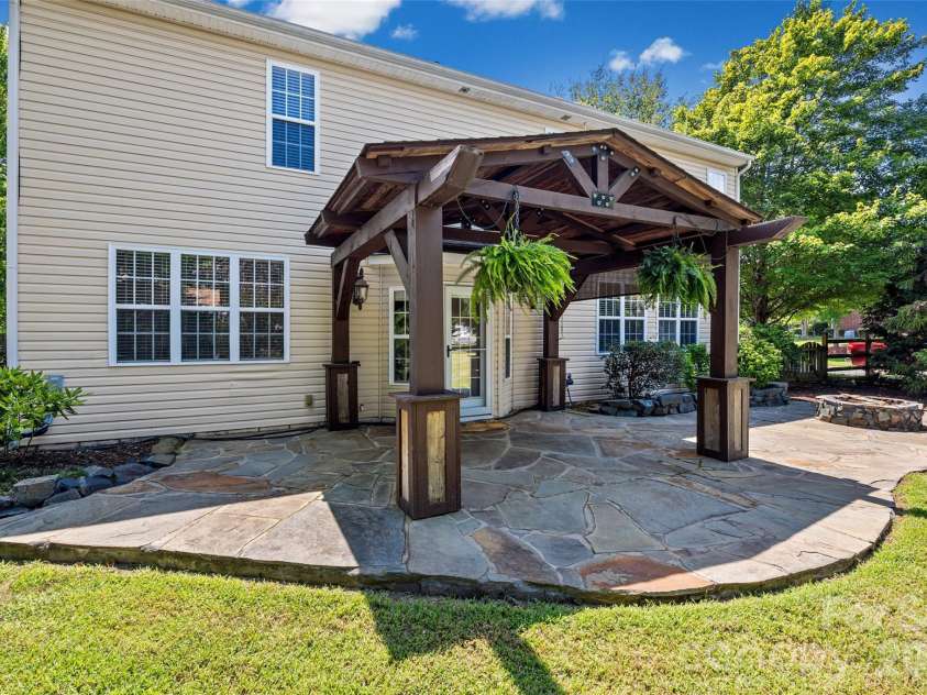 9118 Spratt Lane, Waxhaw, NC 28173.  MLS# CAR4416867, YatesRealty ID 27872. 