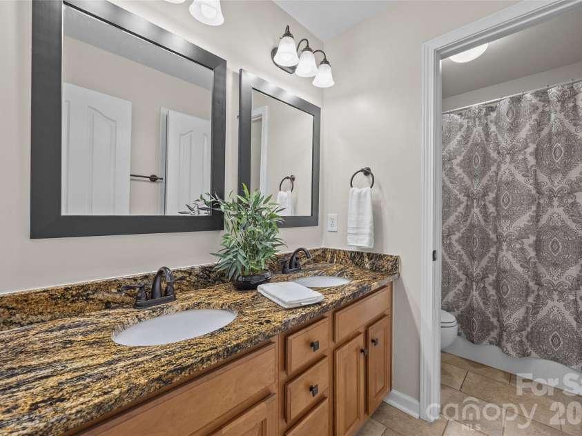 9118 Spratt Lane, Waxhaw, NC 28173.  MLS# CAR4416867, YatesRealty ID 27872. Bathroom 2