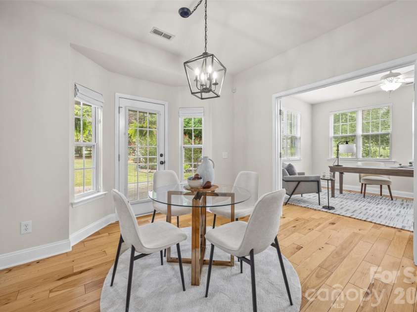 9118 Spratt Lane, Waxhaw, NC 28173.  MLS# CAR4416867, YatesRealty ID 27872. Breakfast