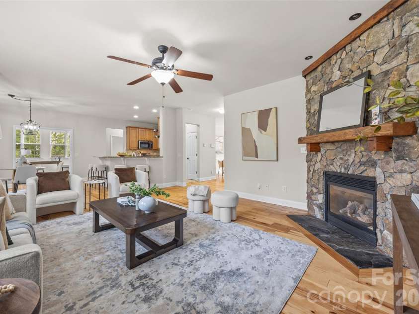 9118 Spratt Lane, Waxhaw, NC 28173.  MLS# CAR4416867, YatesRealty ID 27872. Great Room