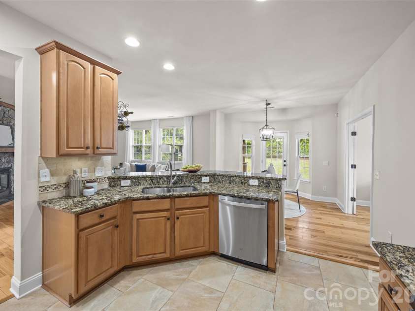 9118 Spratt Lane, Waxhaw, NC 28173.  MLS# CAR4416867, YatesRealty ID 27872. Kitchen