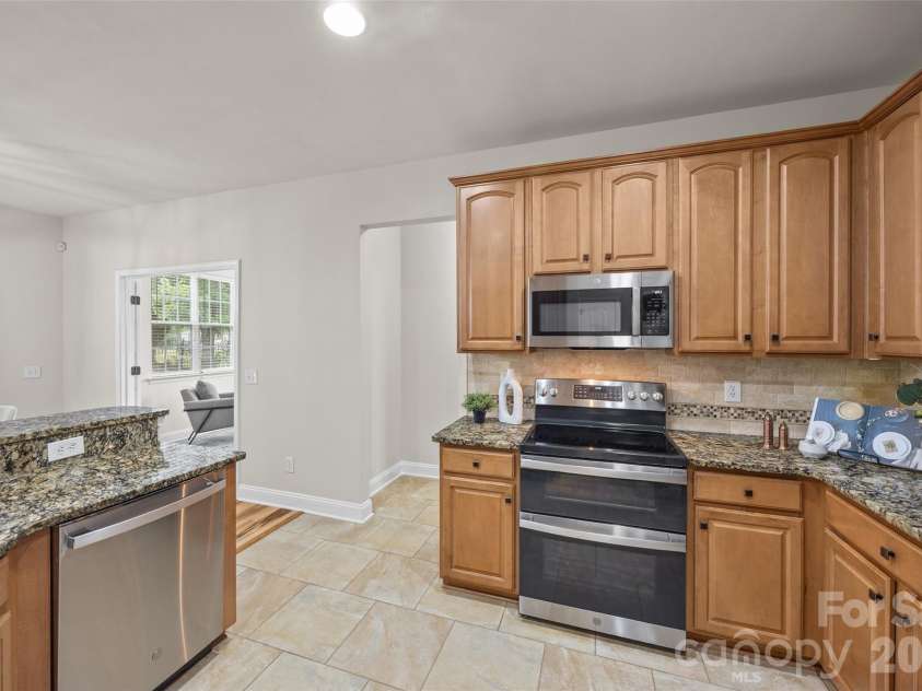 9118 Spratt Lane, Waxhaw, NC 28173.  MLS# CAR4416867, YatesRealty ID 27872. Kitchen