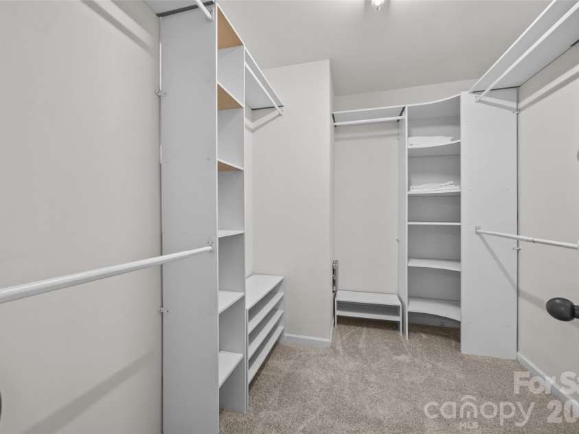 9118 Spratt Lane, Waxhaw, NC 28173.  MLS# CAR4416867, YatesRealty ID 27872. Primary Closet