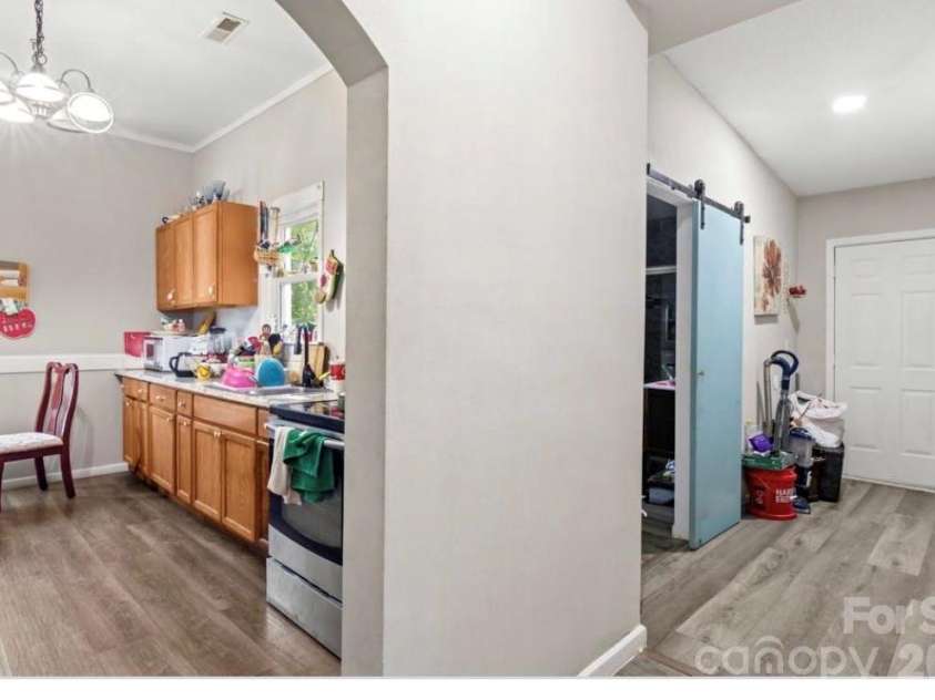 318 Goff Street, Charlotte, NC 28208.  MLS# CAR4383821, YatesRealty ID 27873. 