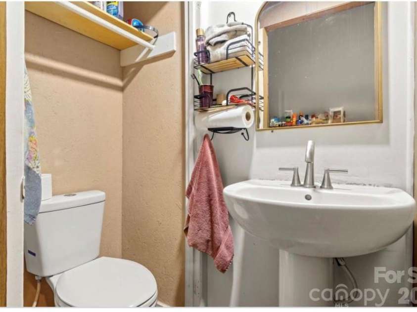 318 Goff Street, Charlotte, NC 28208.  MLS# CAR4383821, YatesRealty ID 27873. 