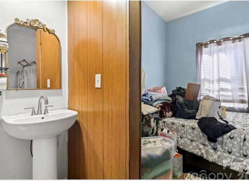 318 Goff Street, Charlotte, NC 28208.  MLS# CAR4383821, YatesRealty ID 27873. 