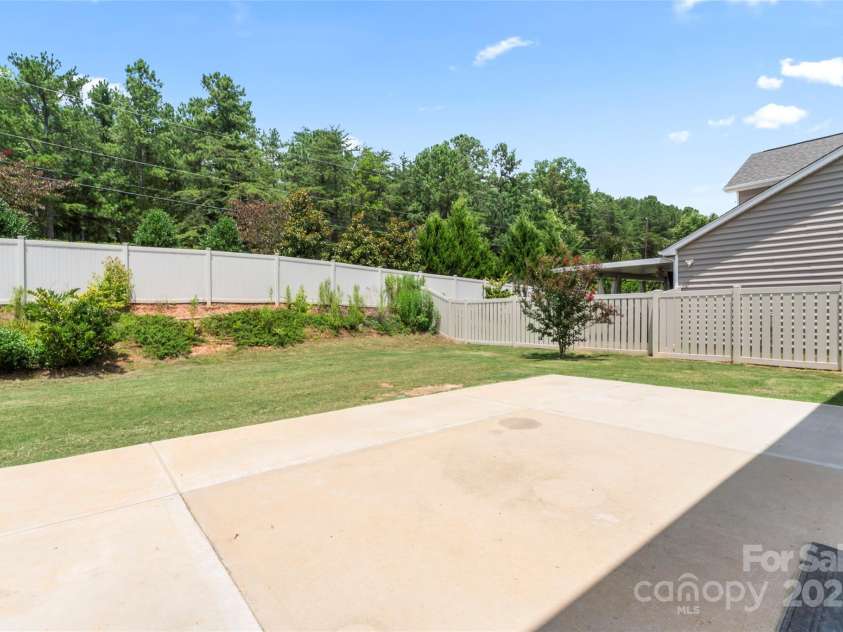 15213 Red Canoe Way, Charlotte, NC 28278.  MLS# CAR4276858, YatesRealty ID 27874. 