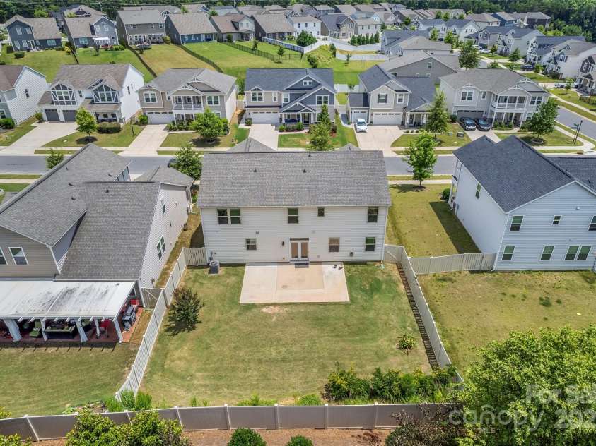 15213 Red Canoe Way, Charlotte, NC 28278.  MLS# CAR4276858, YatesRealty ID 27874. 