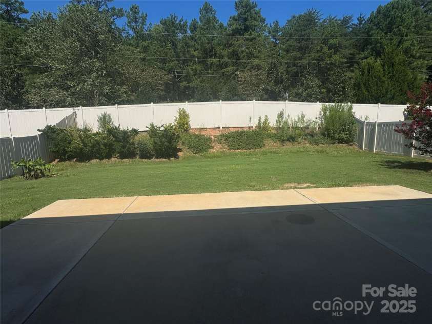 15213 Red Canoe Way, Charlotte, NC 28278.  MLS# CAR4276858, YatesRealty ID 27874. 