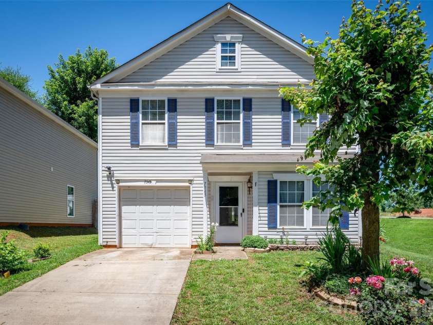 7343 Fox Point Drive, Charlotte, NC 28269.  MLS# CAR4386822, YatesRealty ID 27874. 