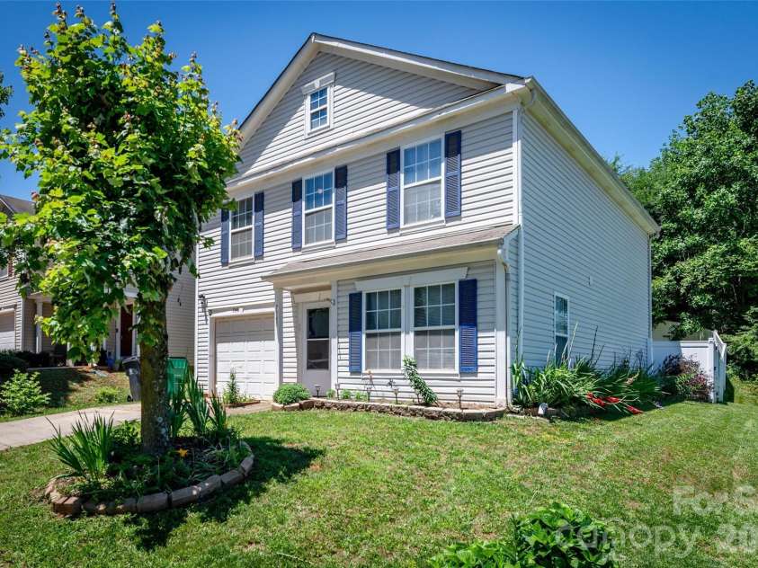 7343 Fox Point Drive, Charlotte, NC 28269.  MLS# CAR4386822, YatesRealty ID 27874. 