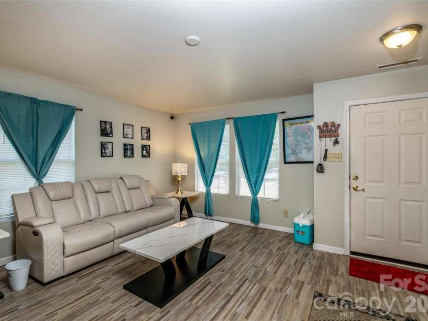 7343 Fox Point Drive, Charlotte, NC 28269.  MLS# CAR4386822, YatesRealty ID 27874. 