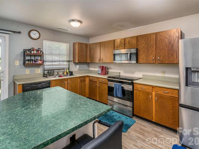 7343 Fox Point Drive, Charlotte, NC 28269.  MLS# CAR4386822, YatesRealty ID 27874. 