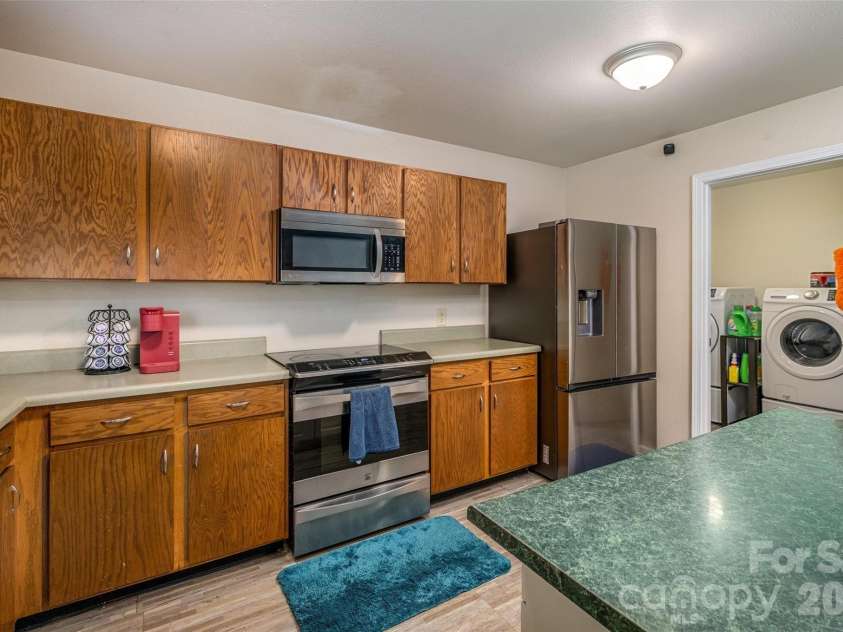 7343 Fox Point Drive, Charlotte, NC 28269.  MLS# CAR4386822, YatesRealty ID 27874. 