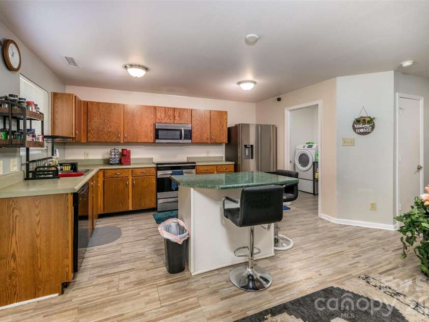 7343 Fox Point Drive, Charlotte, NC 28269.  MLS# CAR4386822, YatesRealty ID 27874. 