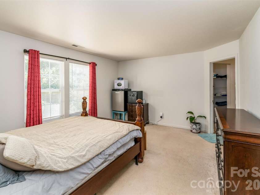 7343 Fox Point Drive, Charlotte, NC 28269.  MLS# CAR4386822, YatesRealty ID 27874. 