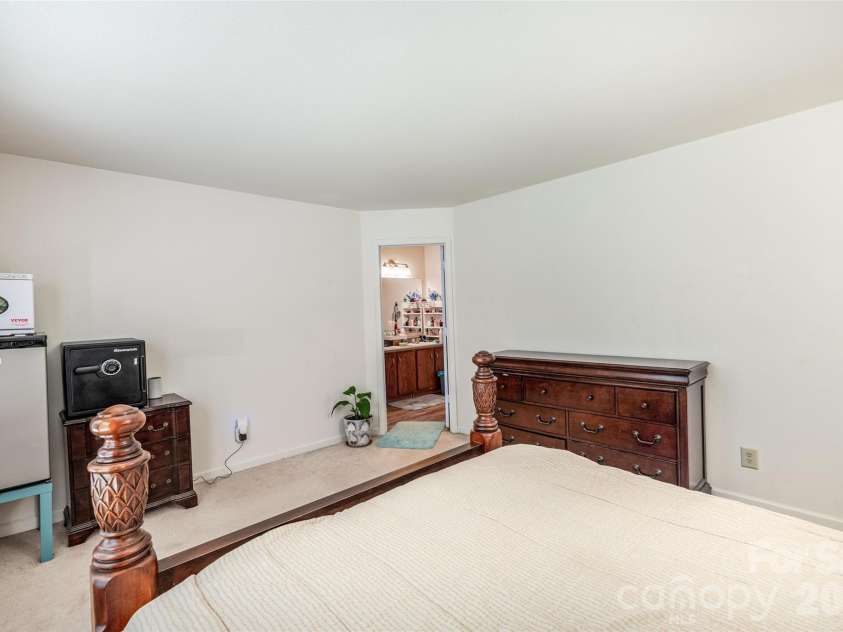 7343 Fox Point Drive, Charlotte, NC 28269.  MLS# CAR4386822, YatesRealty ID 27874. 