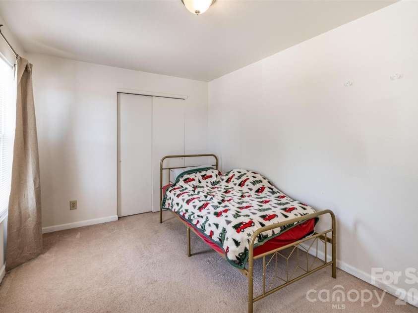 7343 Fox Point Drive, Charlotte, NC 28269.  MLS# CAR4386822, YatesRealty ID 27874. 
