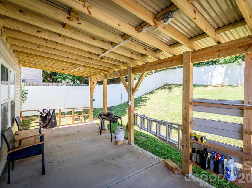 7343 Fox Point Drive, Charlotte, NC 28269.  MLS# CAR4386822, YatesRealty ID 27874. 