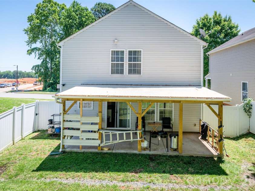 7343 Fox Point Drive, Charlotte, NC 28269.  MLS# CAR4386822, YatesRealty ID 27874. 