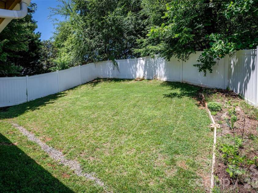 7343 Fox Point Drive, Charlotte, NC 28269.  MLS# CAR4386822, YatesRealty ID 27874. 
