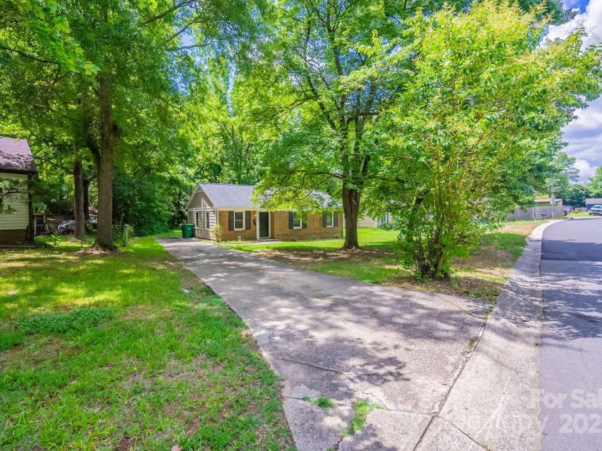 6622 Water Mill Court, Charlotte, NC 28215.  MLS# CAR4283880, YatesRealty ID 27875. 